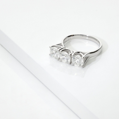 Anello trilogy in oro bianco 750 con diamanti IGI, 3,00 ct