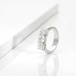 Anello in oro bianco 18k con diamanti IGI