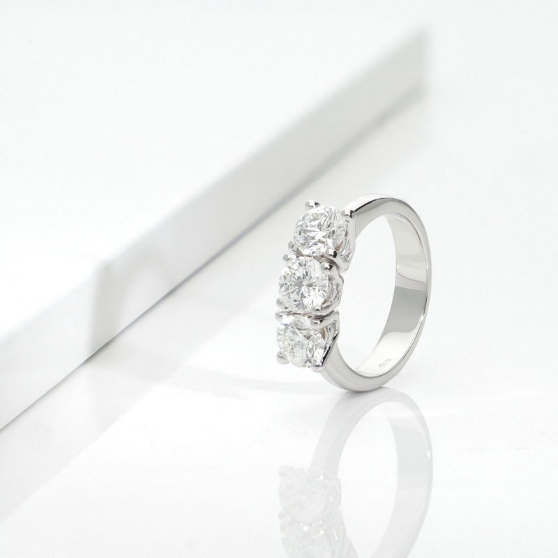 Anello in oro bianco 18k con diamanti IGI