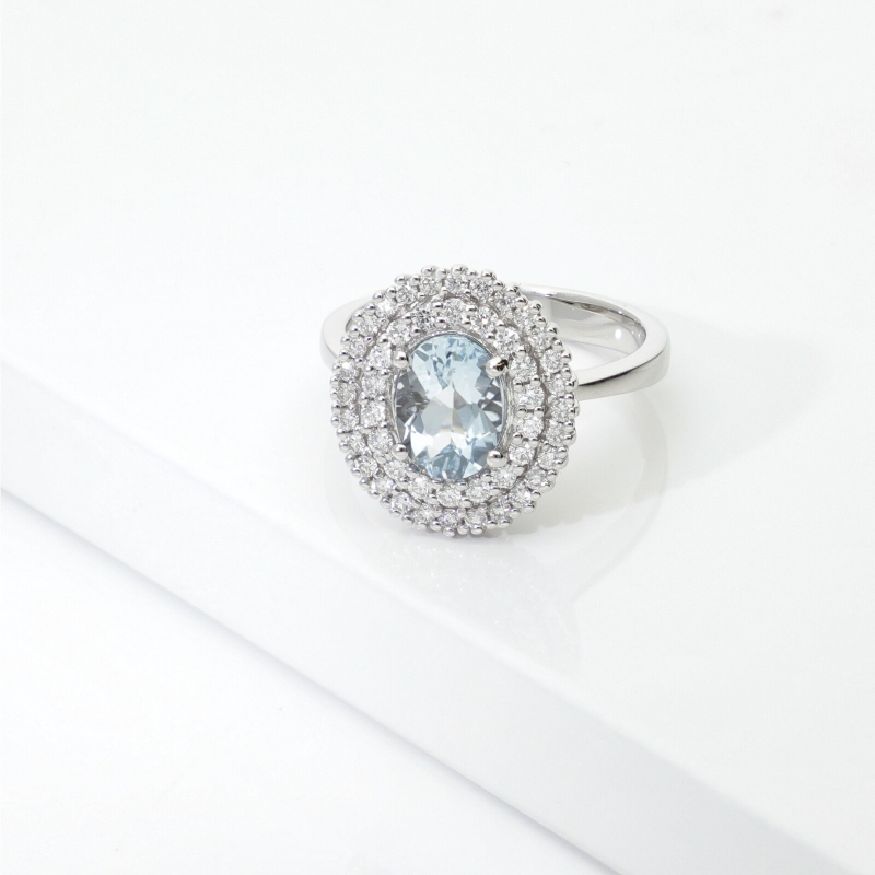 Anello in oro bianco 750 con diamanti e acquamarina ovale