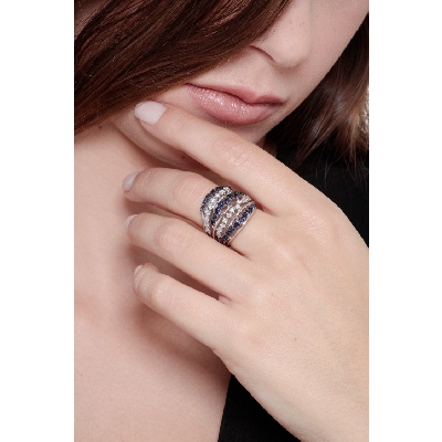 Band ring in white gold 18k with diamonds and blue sapphires