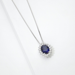 Collana zaffiro blu ovale e diamanti in oro bianco 18k