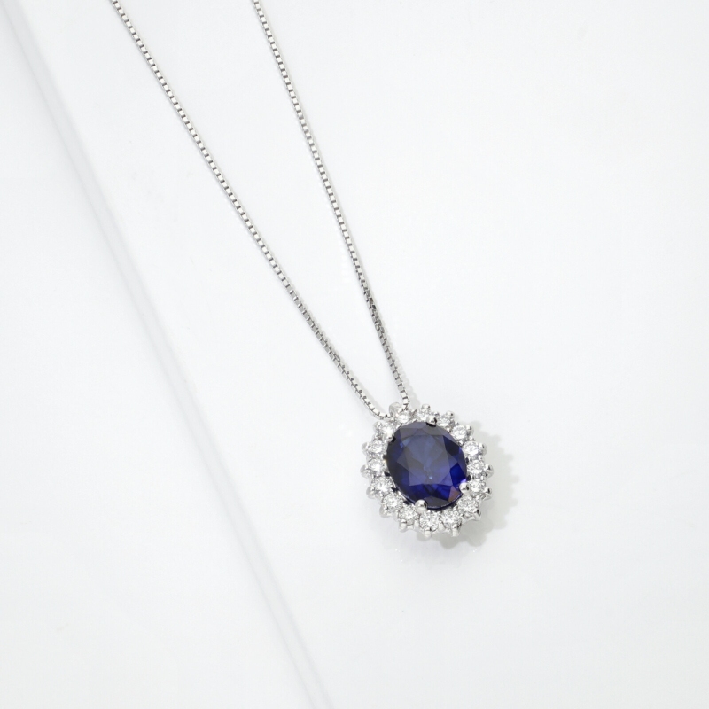Collana zaffiro blu ovale e diamanti in oro bianco 18k