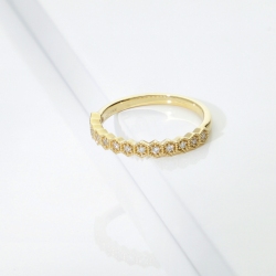 Anello fedina in oro giallo 18k con 13 castoni esagonali e diamanti