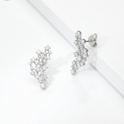 Orecchini in oro bianco 18k con costellazione geometrica di diamanti