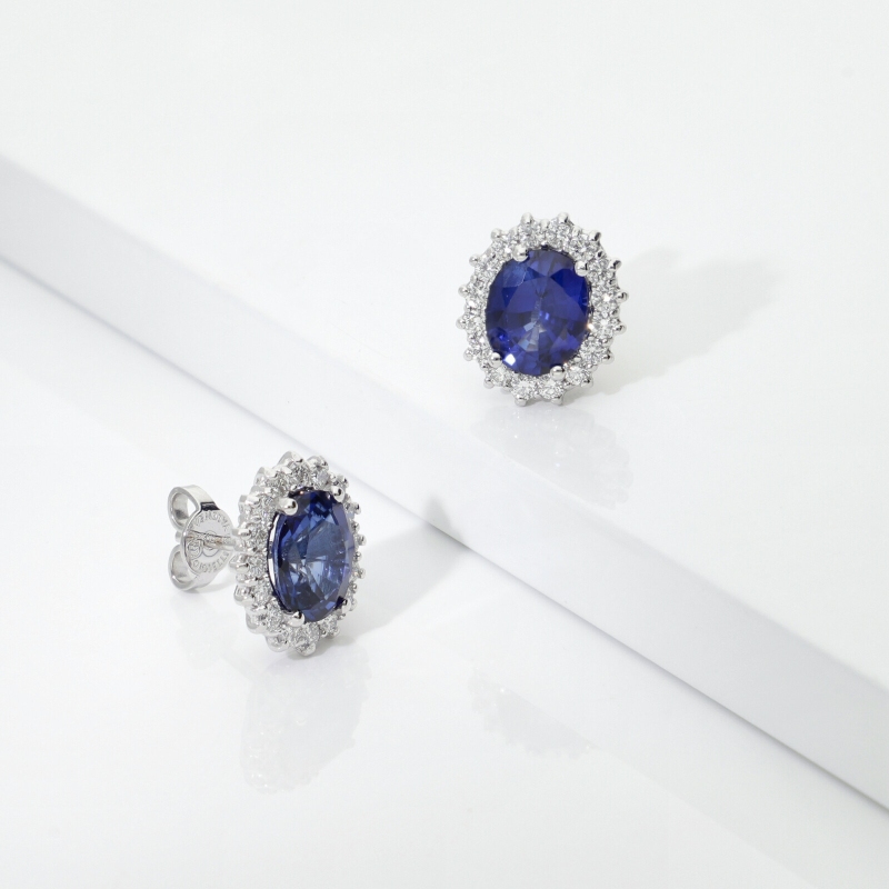 Orecchini a rosetta in oro bianco 18k con zaffiro blu e diamanti