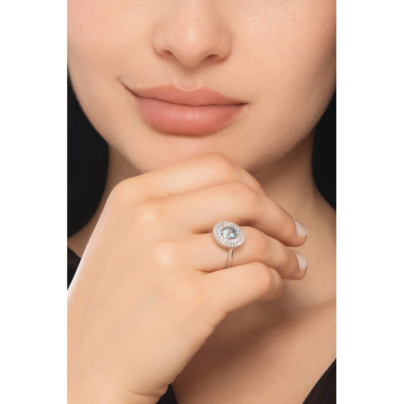 Anello in oro bianco 750 con diamanti e acquamarina ovale