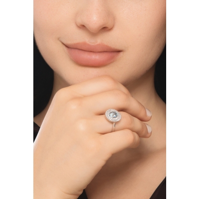 Anello in oro bianco 750 con diamanti e acquamarina ovale