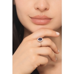 Anello contorno in oro bianco 18k con zaffiro ovale blu e diamanti 2