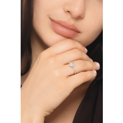 Anello in oro bianco 18k con acquamarina ovale e halo di diamanti 2