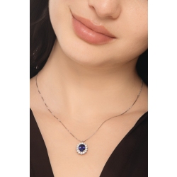 Collana in oro bianco 18k con zaffiro blu ovale e contorno di diamanti 2