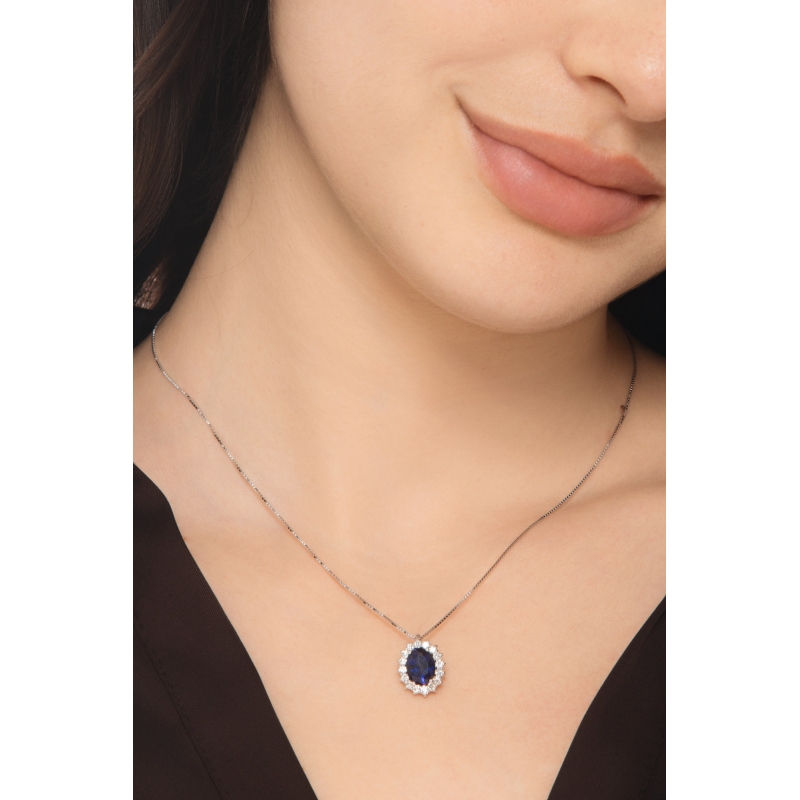 Collana zaffiro blu ovale e diamanti in oro bianco 18k