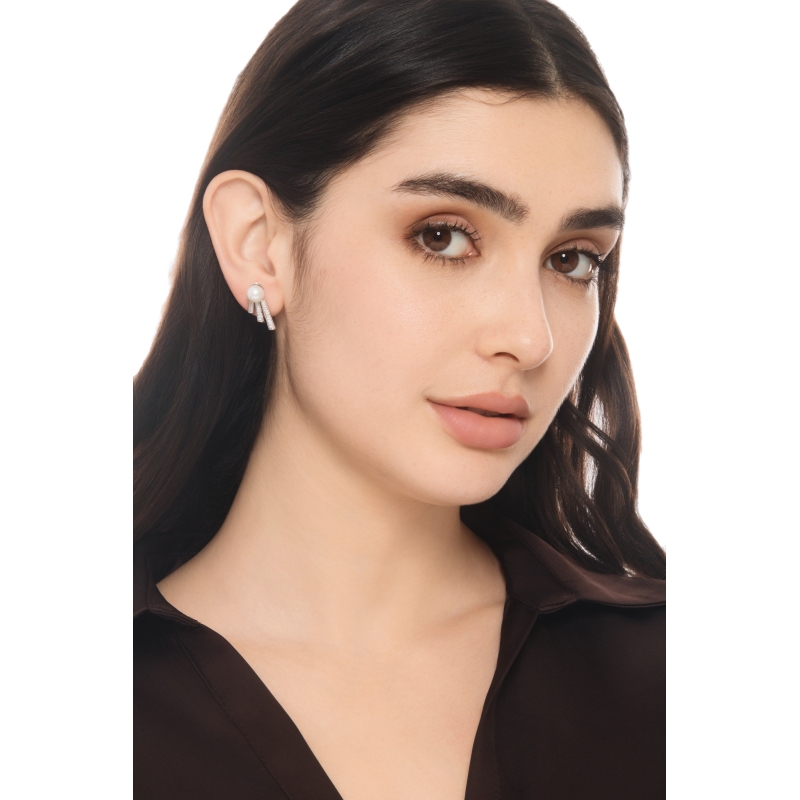 Orecchini in oro bianco 18k con perla e barre a scalare in pavé