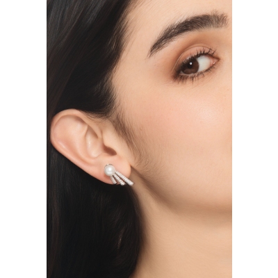 Orecchini in oro bianco 18k con perla e barre a scalare in pavé