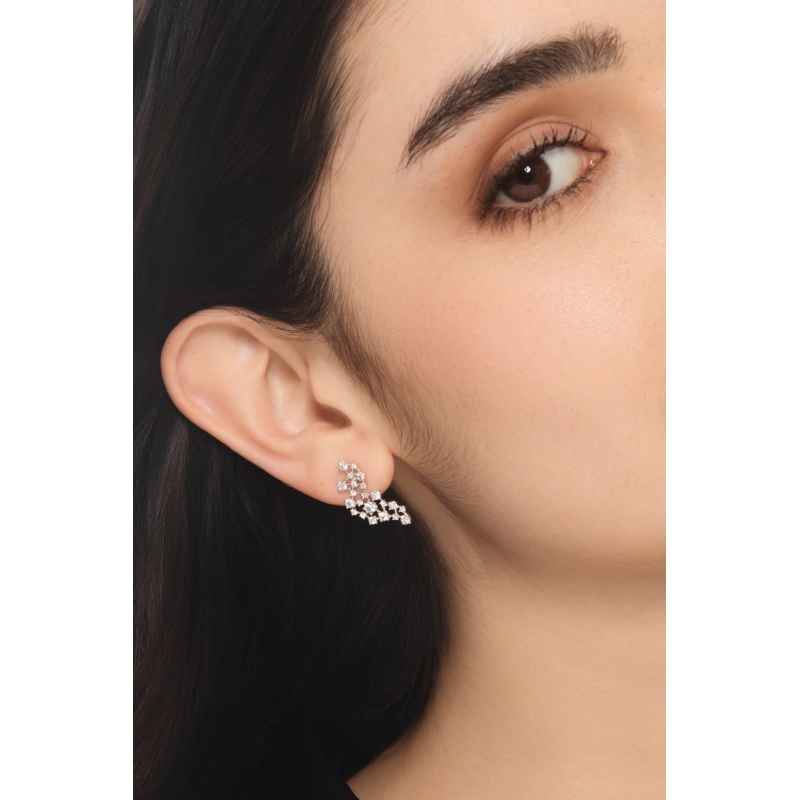 Orecchini in oro bianco 18k con costellazione geometrica di diamanti
