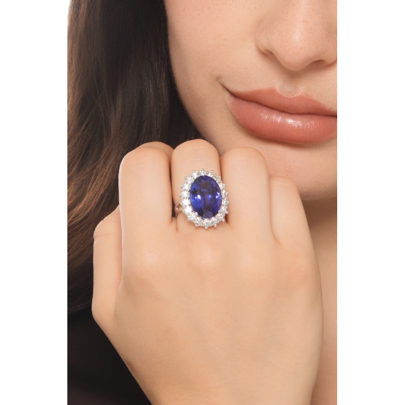 ANELLO CONTORNO CON 18BRILL E TANZANITE OVALE MM17X12