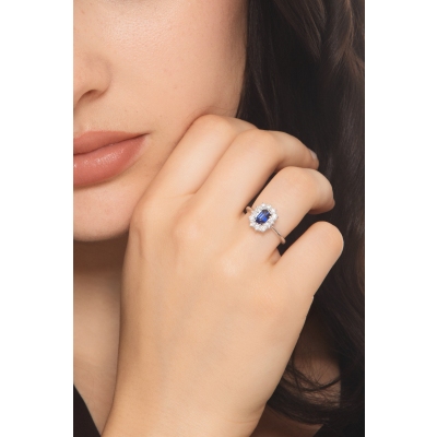 White gold 18k halo ring with diamonds and central blue sapphire 
