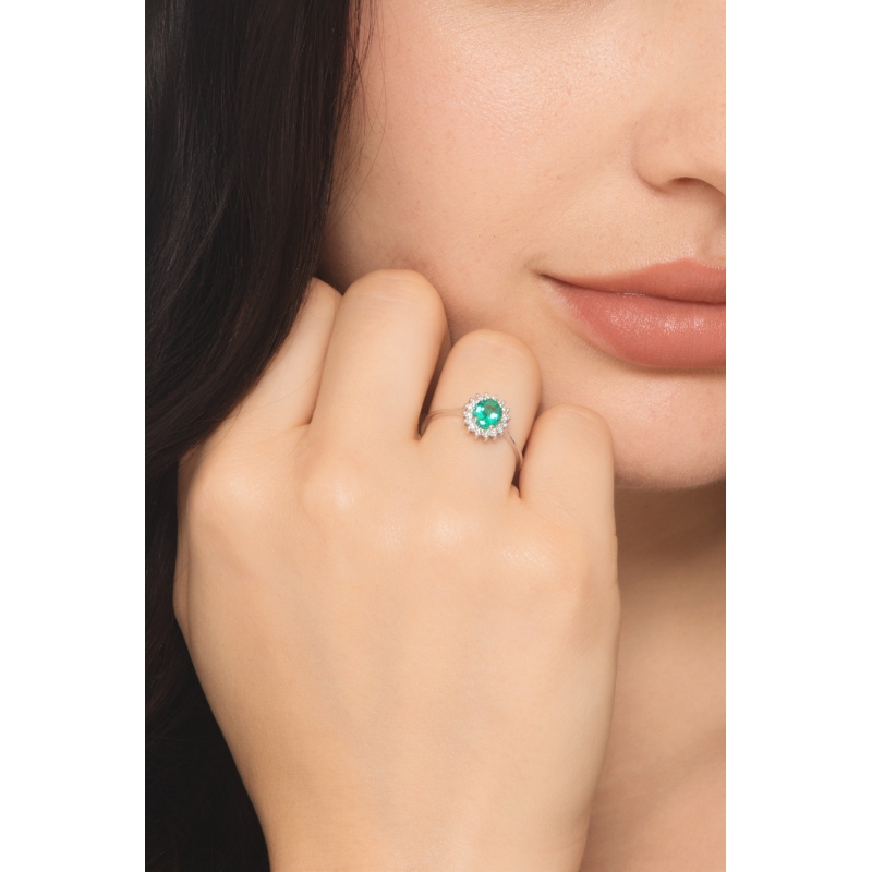 ANELLO CONTORNO CON 16BRILLANTI E SMERALDO TAGLIO OVALE MM6X5