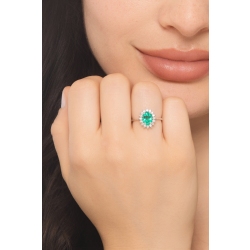 18k white gold ring with emerald oval cut and diamonds 2
