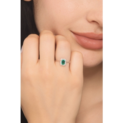 ANELLO CONTORNO CON 16BRILLANTI E SMERALDO RETTANGOLARE MM6X4