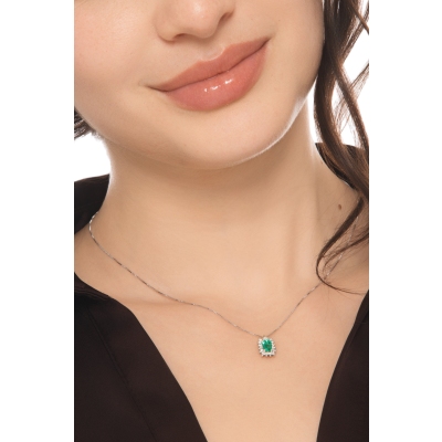 CIONDOLO CONTORNO 16BRILLANTI CON SMERALDO RETTANGOLARE MM6X4