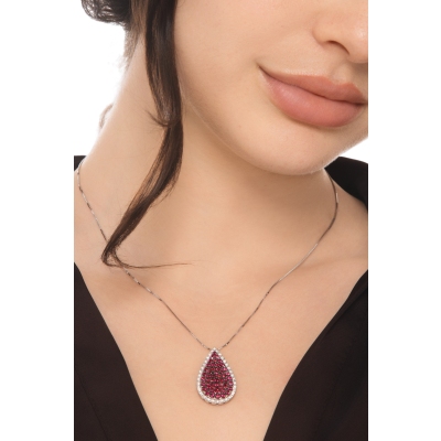 Collana in oro bianco 18k con ciondolo a goccia pavè brunito in rubini e diamanti