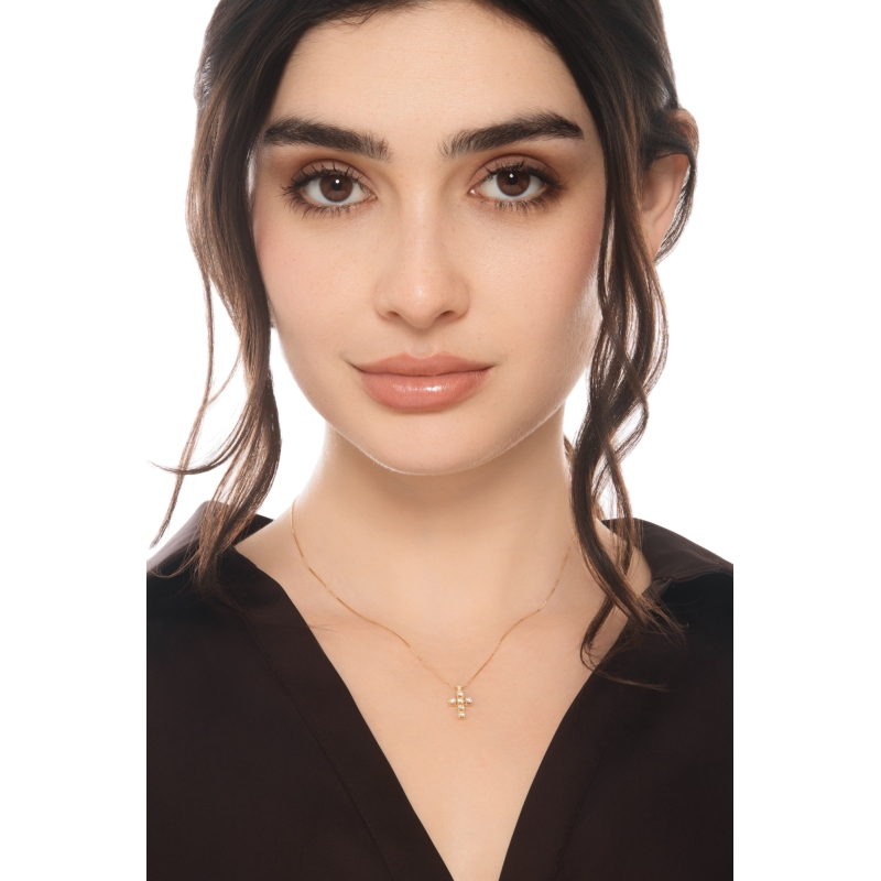Collana in oro giallo 18k con croce in diamanti