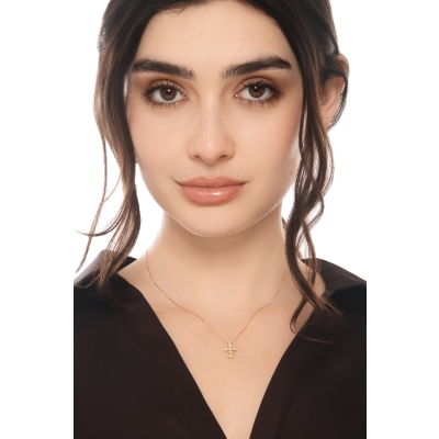 Collana in oro giallo 18k con croce in diamanti