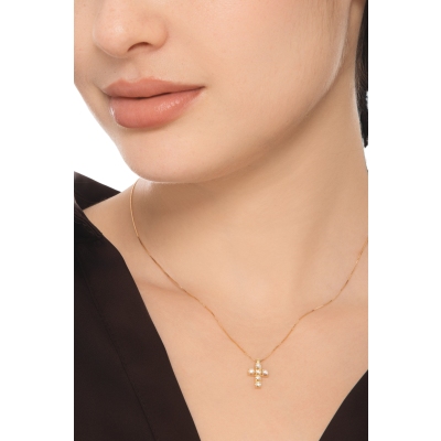 Collana in oro giallo 18k con croce in diamanti