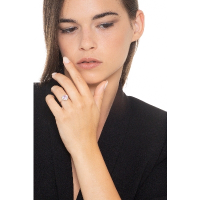 Anello in oro bianco 18k con zaffiro rosa a cuore e diamanti