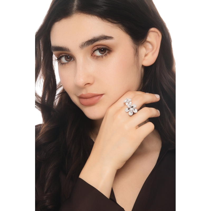 Anello in oro bianco 18k fiori con diamanti