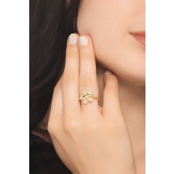 Anello a fiore in oro giallo 18k con petali in diamanti 2