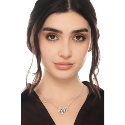 Collana in oro bianco 18k fiori con diamanti