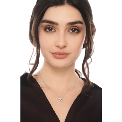 Collana oro bianco 750 fiore con diamanti