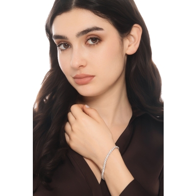 BRACCIALE CON 46 FINTE NAVETTE IN BRILLANTI, CM17.5