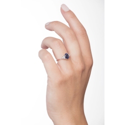 White gold 18k ring with three diamonds on both sides and blue sapphire 2