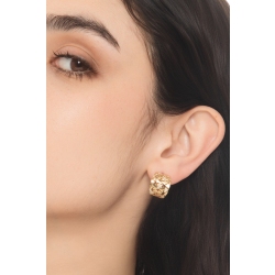 Orecchini in oro giallo 18k con triangoli satinati e diamanti 2
