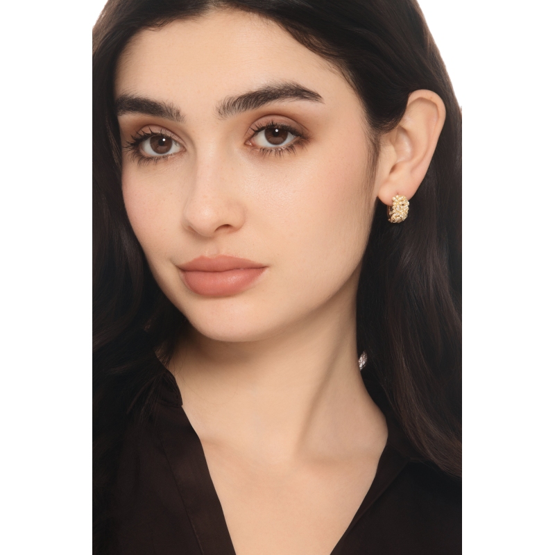 Orecchini design cerchio in oro giallo 18k con diamanti