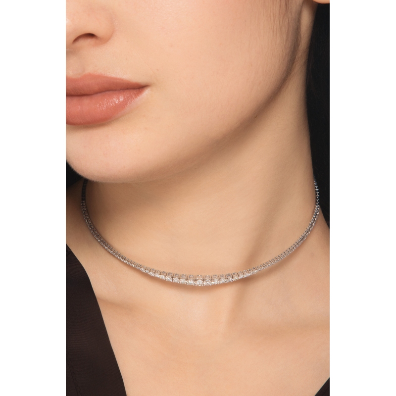 Collana choker in oro bianco 18k con diamanti a scalare