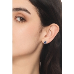 Orecchini oro bianco 18k e zaffiro blu centrale con contorno in diamanti  2