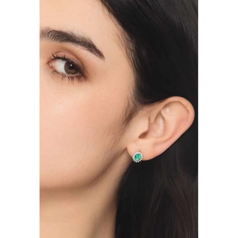ORECCHINI CONTORNO 16BRILLANTI CON SMERALDO OVALE MM6X5
