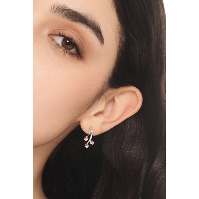 Orecchini trilogy in oro bianco 18k con diamanti