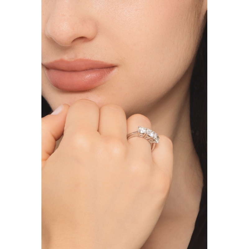 Anello trilogy in oro bianco 18k con diamanti
