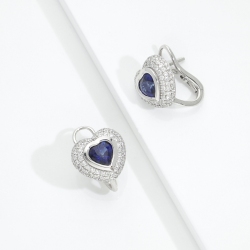 Orecchini cuore in oro bianco 18k con zaffiro blu e diamanti