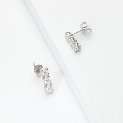 Orecchini trilogy a scalare in oro bianco 18k con diamanti