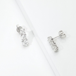 Orecchini trilogy a scalare in oro bianco 750 con diamanti