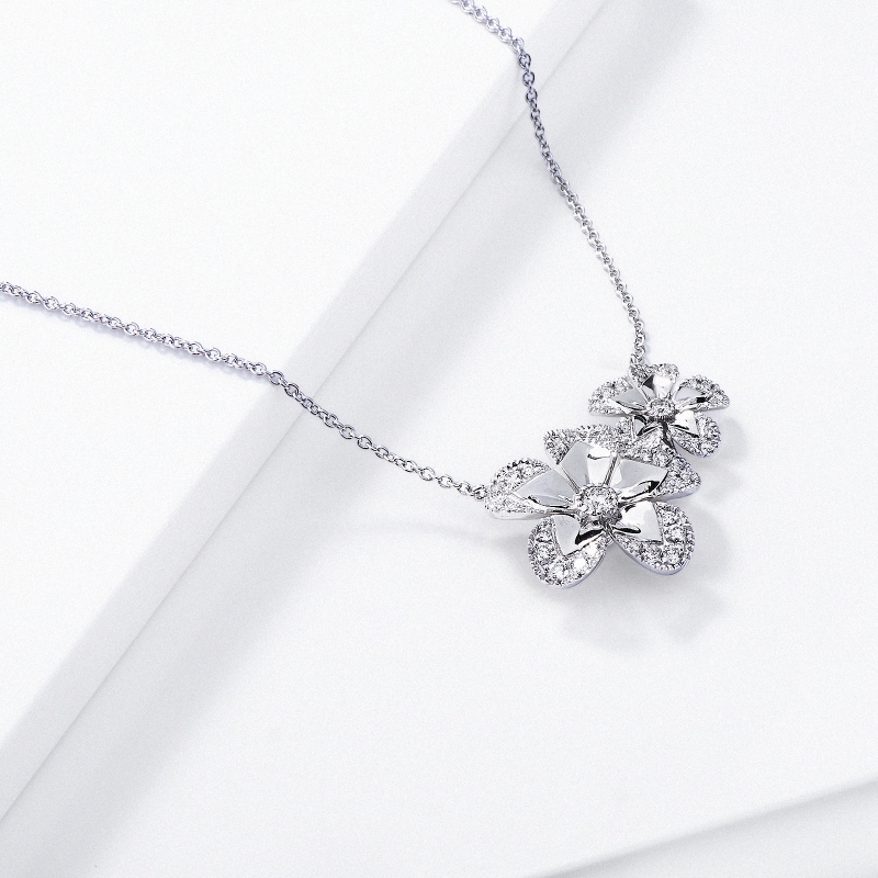 Collana in oro bianco 18k fiori con diamanti