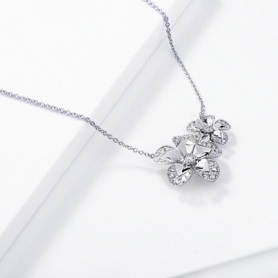 Collana in oro bianco 18k fiori con diamanti