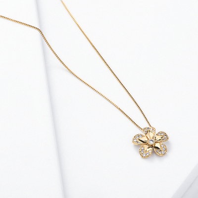 Collana fiore in oro giallo 18k con diamanti