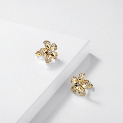 Orecchini in oro giallo 18k fiori con diamanti